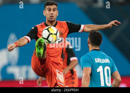 Roei Gordana du FC Bnei Yehuda vie pour le ballon lors du match de l'UEFA Europa League, troisième cycle de qualification, 2nd jambe entre le FC Zenit Saint-Pétersbourg et le FC Bnei Yehuda au stade de Saint-Pétersbourg sur 03 août 2017 à Saint-Pétersbourg, en Russie. (Photo par Igor Russak/NurPhoto) *** Veuillez utiliser le crédit du champ de crédit *** Banque D'Images