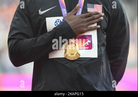 Justin Gatlin avec sa médaille d'or à Londres sur 6 août 2017 aux Championnats du monde d'athlétisme de l'IAAF 2017. (Photo par Ulrik Pedersen/NurPhoto) *** Veuillez utiliser le crédit du champ de crédit *** Banque D'Images