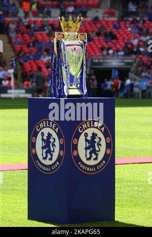 Trophée du premier ministre lors du match du FA Community Shield entre Arsenal et Chelsea au stade Wembley, Londres, Royaume-Uni, sur 6 août 2017. (Photo de Kieran Galvin/NurPhoto) *** Veuillez utiliser le crédit du champ de crédit *** Banque D'Images