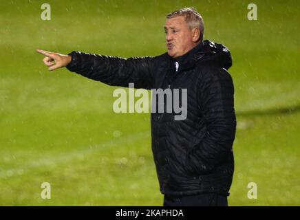 Steve Bruce, directeur de la villa Aston, lors du premier match de la Carabao Cup entre Colchester United et Aston Villa au stade communautaire de Colchester, à Colchester, en Angleterre, sur 9 août 2017. (Photo de Kieran Galvin/NurPhoto) *** Veuillez utiliser le crédit du champ de crédit *** Banque D'Images