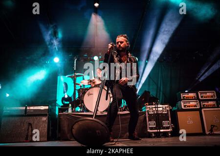 Jay Buchanan, du groupe américain de blues rock, fils rivaux, qui se produit en direct au concert de Carroponte à Milan, en Italie, sur 9 août 2017.(photo de Roberto Finizio/NurPhoto) *** Veuillez utiliser le crédit du champ de crédit *** Banque D'Images