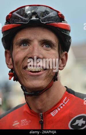 Happy Dylan Teuns de Belgique de BMC Racing Team fête après avoir remporté la première étape, le 156,5km d'Engenes (sur l'île d'Andorja) à Narvik, lors de la course arctique de Norvège 2017. Le jeudi 10 août 2017, à Narvik, dans le comté de Nordland, Norvège. Photo par Artur Widak *** Veuillez utiliser le crédit du champ de crédit *** Banque D'Images