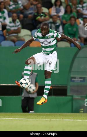 Seydou Doumbia, un sportif de Côte d'Ivoire, en action lors du match de football de la première jambe de la Ligue des champions de l'UEFA entre le Sporting CP et le FC Steaua Bucuresti au stade Alvalade de Lisbonne, au Portugal, sur 15 août 2017. (Photo par Pedro Fiuza/NurPhoto) Banque D'Images