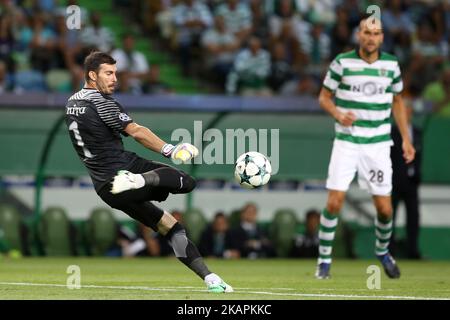 Florin Nita, gardien de but de Steaua, en action pendant le match de football de la première jambe de la Ligue des champions de l'UEFA entre le sportif CP et le FC Steaua Bucuresti au stade Alvalade de Lisbonne, Portugal, sur 15 août 2017. (Photo par Pedro Fiuza/NurPhoto) Banque D'Images