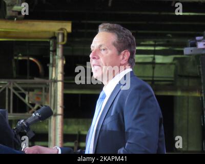 Andrew Cuomo, gouverneur de New York, parle au Moynihan train Hall, à Penn Station, à New York, dans l'État de New York, sur 17 août 2017. (Photo de Kyle Mazza/NurPhoto) Banque D'Images