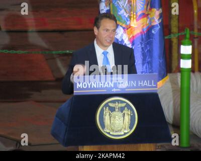 Andrew Cuomo, gouverneur de New York, parle au Moynihan train Hall, à Penn Station, à New York, dans l'État de New York, sur 17 août 2017. (Photo de Kyle Mazza/NurPhoto) Banque D'Images