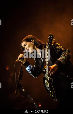 Romy Madley Croft du groupe indépendant anglais The XX en direct au Lowlands Festival 2017 Biddinghuizen, pays-Bas (photo de Roberto Finizio/NurPhoto) Banque D'Images