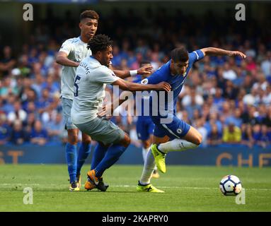 Alvaro Morata, de Chelsea, participe à Ashley Williams d'Everton lors du match de la Premier League entre Chelsea et Everton au Stamford Bridge, Londres, Angleterre, le 27 août 2017. (Photo de Kieran Galvin/NurPhoto) Banque D'Images