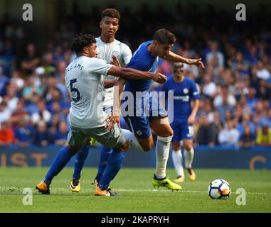 Alvaro Morata, de Chelsea, participe à Ashley Williams d'Everton lors du match de la Premier League entre Chelsea et Everton au Stamford Bridge, Londres, Angleterre, le 27 août 2017. (Photo de Kieran Galvin/NurPhoto) Banque D'Images