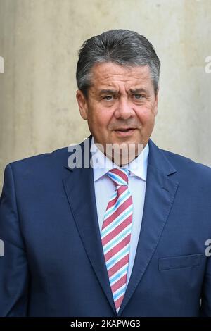 Le vice-chancelier allemand et ministre allemand des Affaires étrangères Sigmar Gabriel arrive au Palais présidentiel de l'Elysée à Paris, en France, sur 30 août 2017. (Photo de Julien Mattia/NurPhoto) Banque D'Images
