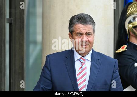 Le vice-chancelier allemand et ministre allemand des Affaires étrangères Sigmar Gabriel arrive au Palais présidentiel de l'Elysée à Paris, en France, sur 30 août 2017. (Photo de Julien Mattia/NurPhoto) Banque D'Images