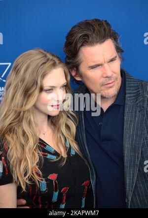 Ethan Hawke et Amanda Seyfried assistent à la séance photo « première réformée » lors du Festival du film de Venise de 74th sur 31 août 2017 à Venise, en Italie. (Photo de Matteo Chinellato/NurPhoto) Banque D'Images