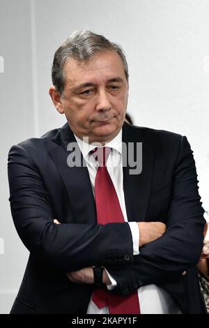 Le Recteur de l'Académie de Paris, Monsieur Gilles Pecout lors de sa visite à la HighsSchool Pierre Mendes France et du jardin réalisé par des étudiants à Paris, France, le 1st septembre 2017. (Photo de Julien Mattia/NurPhoto) Banque D'Images