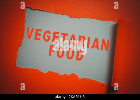 Texte montrant l'inspiration nourriture végétarienne. Business Showcase fait référence à la cuisine qui répond à un vegan s est conditions femme tenant la tablette avec Banque D'Images