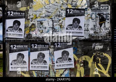 Des parents et des amis ont organisé une manifestation pour commémorer les 12 ans de la disparition du jeune José Huenante aux mains de la police chilienne José Gerardo Huenante Huenante, un garçon de 16 ans, a été arrêté et fait disparaître par la police chilienne à 3 septembre, 2005 dans la ville de Puerto Montt dans le sud du Chili. José disparaît sous le gouvernement de la Concertación présidée par Ricardo Lagos. Il est le deuxième détenu disparu dans les gouvernements civils. Le corps n'a pas encore été retrouvé 12 ans après son arrestation et les coupables sont encore en liberté à Puerto Montt, au Chili. (Photo Banque D'Images