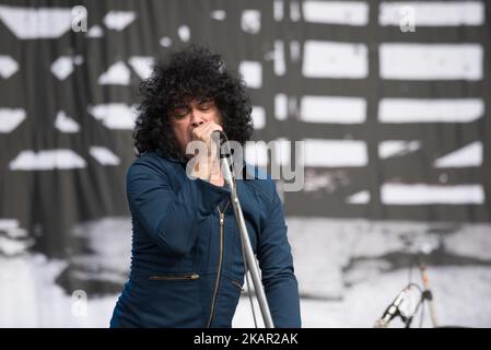 Le groupe de rock punk américain au Drive In se produit en direct le deuxième jour du festival de lecture, Reading on 26 août 2017. Le groupe se compose actuellement de Cedric Bixler (voix), Omar Rodríguez (guitare, voix), Paul Hinojos (basse), Tony Hajjar (batterie) et Keeley Davis (guitare, voix). (Photo par Alberto Pezzali/NurPhoto) Banque D'Images