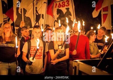 Environ 150 membres du mouvement identitaire d'extrême droite ont organisé une manifestation en souvenir à Kahlenberg Vienne, Autriche, y compris une marche de la torche, sur 10 septembre 2017. (Photo de David Speier/NurPhoto) Banque D'Images