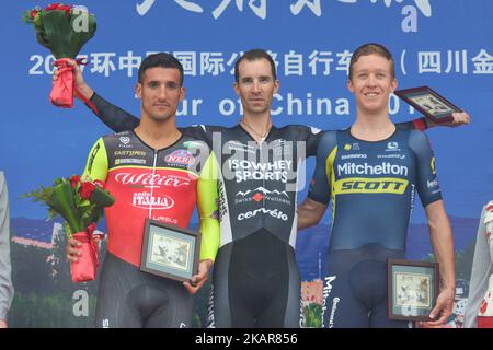 (De gauche à droite) Liam Bertazzo (Wilier Triestina-Selle Italia), Joseph Cooper (Isowhey Sports Swisswellness) et Cameron Meyer (Mitchelton Scott) - le podium de la quatrième étape du Tour de Chine 2017 1, le procès individuel de 3,3 km de Chenghu Jintang. Le vendredi 15 septembre 2017, dans le comté de Jintang, dans la ville de Chenghu, dans la province du Sichuan, Chine. Photo par Artur Widak Banque D'Images