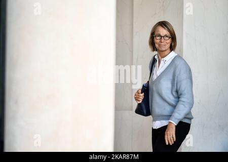 La ministre française de la Culture, Françoise Nyssen, quitte le palais présidentiel de l'Elysée après une réunion du cabinet sur 14 septembre 2017 à Paris. (Photo de Julien Mattia/NurPhoto) Banque D'Images