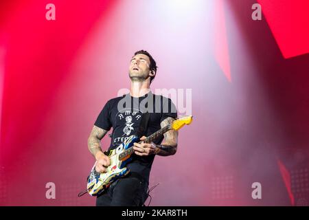 Adam Levine, chanteur principal du groupe Maroon 5, se produit au Rock in Rio 2017 à Rio de Janeiro, Brésil sur 15 septembre 2017. Le groupe Maroon 5 s'est produit à la place de Lady Gaga, qui n'a pas participé à Rock à Rio en raison de problèmes de santé. (Photo de Luiz Souza/NurPhoto) Banque D'Images