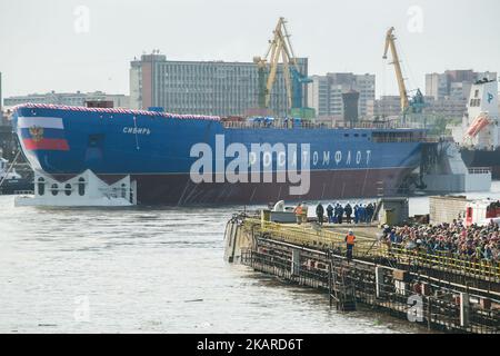 Lancement du plus grand brise-glace du monde en Sibérie sur le chantier naval Baltique à Saint-Pétersbourg, Russie 22 septembre 2017 (photo de Valya Egorshin/NurPhoto) Banque D'Images