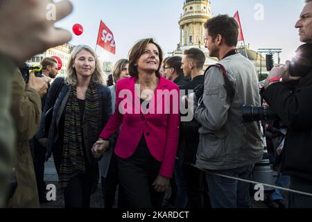 Malu Dreyer (SPD) arrive à un rassemblement électoral à Gendarmenmarkt à Berlin, en Allemagne, sur 22 septembre 2017. (Photo par Emmanuele Contini/NurPhoto) Banque D'Images