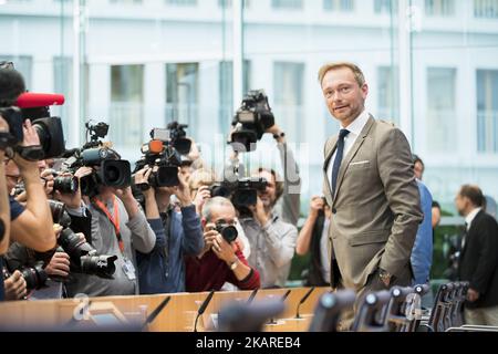 Le Président du Parti démocratique libre (FDP) Christian Lindner arrive à une conférence de presse le lendemain des élections au Bundespressekonferenz à Berlin, en Allemagne, sur 25 septembre 2017. (Photo par Emmanuele Contini/NurPhoto) Banque D'Images