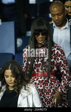 Le mannequin britannique Naomi Campbell participe au match de football de la Ligue des champions de l'UEFA entre Paris Saint-Germain et le Bayern Munich sur 27 septembre 2017 au stade du Parc des Princes à Paris. (Photo de Geoffroy Van der Hasselt/NurPhoto) Banque D'Images