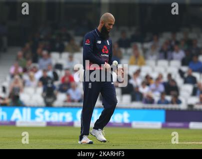 Le Moeen Ali d'Angleterre lors du match de la série internationale d'une journée 4th du Royal London entre l'Angleterre et les Antilles au Kia Oval, Londres, le 27 septembre 2017 (photo de Kieran Galvin/NurPhoto) Banque D'Images