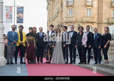 La troupe de la Llamada participe à la première du Festival du film de Saint-Sébastien sur 28 septembre 2017 en 65th à Saint-Sébastien, en Espagne. (Photo de COOLMedia/NurPhoto) Banque D'Images