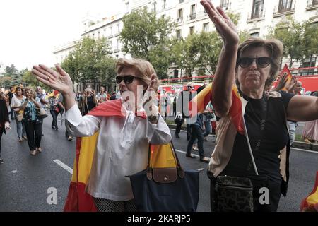 Des manifestants se rassemblent dans les rues de Madrid, en Espagne, sur 30 septembre 2017 pour se rallier en faveur de l'Union de l'Espagne et contre le référendum sur l'indépendance de la Catalogne. (Photo par Oscar Gonzalez/NurPhoto) Banque D'Images