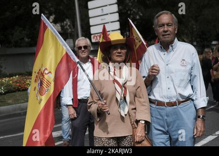 Des manifestants se rassemblent dans les rues de Madrid, en Espagne, sur 30 septembre 2017 pour se rallier en faveur de l'Union de l'Espagne et contre le référendum sur l'indépendance de la Catalogne. (Photo par Oscar Gonzalez/NurPhoto) Banque D'Images