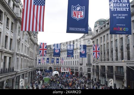 Vue de 'NLF on Regent Street' dans le cadre de la célébration des matchs de football américain au Royaume-Uni, Londres on 28 septembre 2017. (Photo par Alberto Pezzali/NurPhoto) Banque D'Images