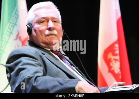 Lech Walesa, ancien président de la Pologne et lauréat du prix Nobel de la paix, est vu à Gdansk, en Pologne, lors du débat sur la "rareté au siècle 21", sur 3 octobre 2017. Le thème du débat était les défis actuels auxquels est confrontée la nécessité de la solidarité et la nécessité de réfléchir à la question de savoir si le monde peut encore être solidaire pendant le conflit russo-ukrainien, la guerre syrienne et le nombre croissant de réfugiés dans le monde. (Photo de Michal Fludra/NurPhoto) Banque D'Images