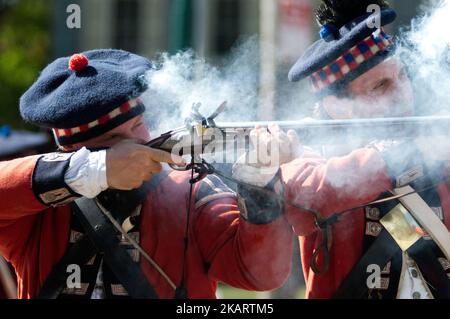 Reconstitution annuelle de la bataille de Germantown lors du festival révolutionnaire de Germantown sur le terrain de Cliveden, dans le nord-ouest de Philadelphie, sur 7 octobre 2017. (Photo de Bastiaan Slabbers/NurPhoto) Banque D'Images