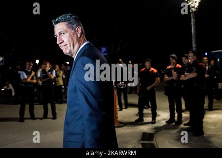 Chef du Parti populaire de Catalogne (PPC) Xavier Garcia Albiol quitte le Parlement régional catalan à Barcelone sur 10 octobre 2017, car le discours du leader catalan Carles Puigdemont aux législateurs sur l'indépendance éventuelle a été retardé d'une heure. La pire crise politique de l'Espagne en une génération va se faire à l'extrême tandis que le dirigeant de la Catalogne pourrait déclarer son indépendance par rapport à Madrid, ce qui risque d'envoyer des ondes de choc à travers l'Europe. (Photo de Julien Mattia/NurPhoto) Banque D'Images