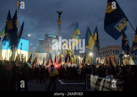 Des militants et des partisans de la société civile Azov, de Svoboda (liberté), des partis nationalistes ukrainiens et du groupe radical d'extrême droite secteur droit participent à un rassemblement pour marquer le défenseur de la Journée de l'Ukraine, à Kiev, Ukraine 14 octobre 2017 (photo de Maxym Marusenko/NurPhoto) Banque D'Images