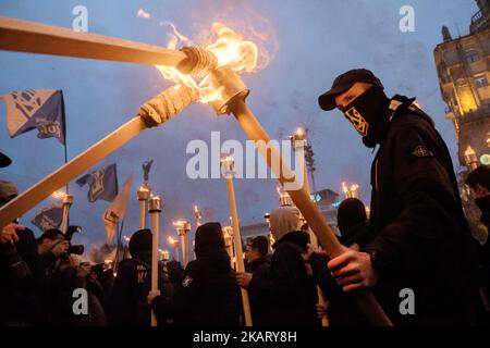 Des militants et des partisans de la société civile Azov, de Svoboda (liberté), des partis nationalistes ukrainiens et du groupe radical d'extrême droite secteur droit participent à un rassemblement pour marquer le défenseur de la Journée de l'Ukraine, à Kiev, Ukraine 14 octobre 2017 (photo de Maxym Marusenko/NurPhoto) Banque D'Images