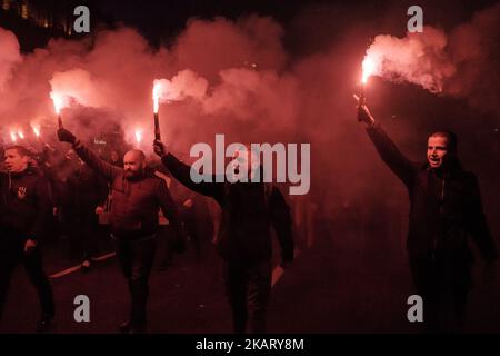 Des militants et des partisans de la société civile Azov, de Svoboda (liberté), des partis nationalistes ukrainiens et du groupe radical d'extrême droite secteur droit participent à un rassemblement pour marquer le défenseur de la Journée de l'Ukraine, à Kiev, Ukraine 14 octobre 2017 (photo de Maxym Marusenko/NurPhoto) Banque D'Images