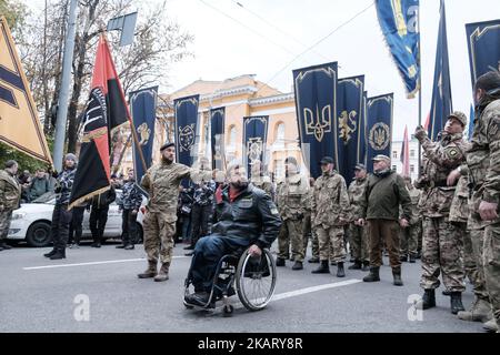 Des militants et des partisans de la société civile Azov, de Svoboda (liberté), des partis nationalistes ukrainiens et du groupe radical d'extrême droite secteur droit participent à un rassemblement pour marquer le défenseur de la Journée de l'Ukraine, à Kiev, Ukraine 14 octobre 2017 (photo de Maxym Marusenko/NurPhoto) Banque D'Images