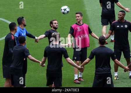 Les joueurs de l'équipe de Manchester United assistent à une séance d'entraînement au stade Luz à Lisbonne, au Portugal, sur 17 octobre 2017, à la veille du match de football de la Ligue des champions de l'UEFA SL Benfica contre Manchester United. (Photo par Pedro Fiúza/NurPhoto) Banque D'Images