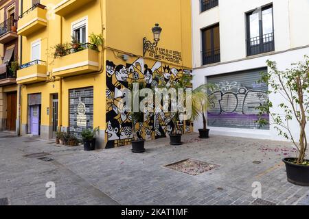 "De la faim de nos mères, nous allons avaler le désir de manger", Graffiti sur le mur d'El Punt (bibliothèque), Carrer de Garcilaso, Valence, Espagne Banque D'Images