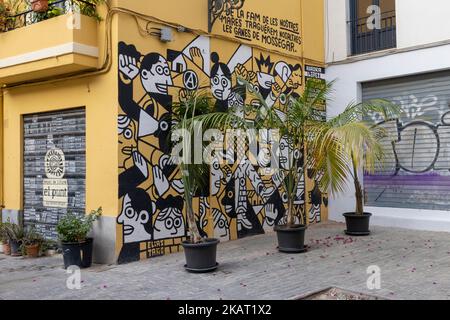 "De la faim de nos mères, nous allons avaler le désir de manger", Graffiti sur le mur d'El Punt (bibliothèque), Carrer de Garcilaso, Valence, Espagne Banque D'Images