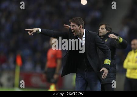 Vasco Seabra, entraîneur-chef de Pacos Ferreira, lors du match de la Premier League 2017/18 entre le FC Porto et le FC Pacos de Ferreira, au stade Dragao de Porto sur 21 octobre 2017. (Photo par Pedro Lopes / DPI / NurPhoto) Banque D'Images