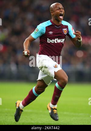 Andre Ayew, de West Ham United, fête son deuxième but lors du match rond de la Carabao Cup 4th entre Tottenham Hotspur et West Ham United au stade Wembley à Londres, en Angleterre, sur 25 octobre 2017. (Photo de Kieran Galvin/NurPhoto) Banque D'Images