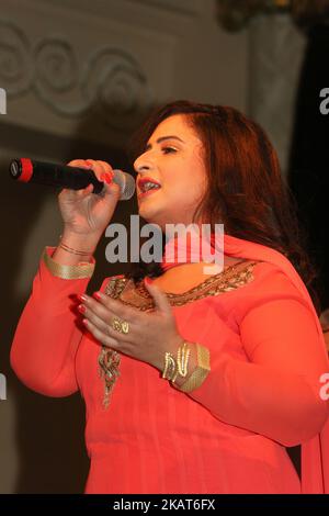 La chanteuse pakistanaise renommée Farwa Khan se produit à Brampton, Ontario, Canada sur 28 octobre 2017. (Photo de Creative Touch Imaging Ltd./NurPhoto) Banque D'Images