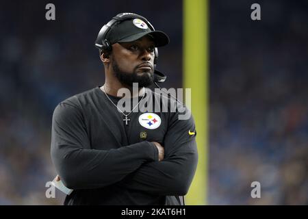 Mike Tomlin, entraîneur-chef des Steelers de Pittsburgh, est vu sur la touche lors de la première moitié d'un match de football de la NFL contre les Detroit Lions à Detroit, Michigan, sur 29 octobre 2017. (Photo de Jorge Lemus/NurPhoto) Banque D'Images