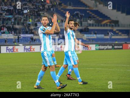 Stefan de Vrij, Marco Parolo pendant le match de football de la Ligue européenne S.S. Lazio vs Nizza au stade olympique de Rome, Italie sur 2 novembre 2017. (Photo par Silvia Lore/NurPhoto) Banque D'Images