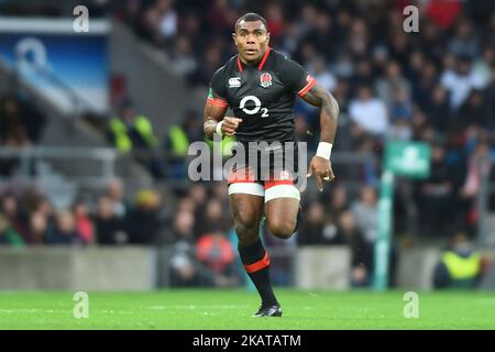 La Semesa Rokoduguni d'Angleterre est en charge lors de la Old Mutual Wealth Series entre l'Angleterre contre l'Argentine au stade de Twickenham à Londres, au Royaume-Uni sur 11 novembre 2017. (Photo de Kieran Galvin/NurPhoto) Banque D'Images