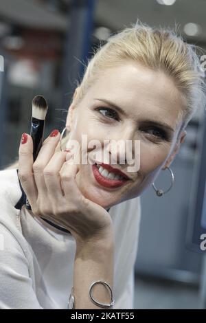 Spanish Model Judit Masco participe à l'ouverture de l'Oréal Paris Corner au magasin El Corte Ingles sur 23 novembre 2017 à Madrid, Espagne. (Photo par Oscar Gonzalez/NurPhoto) Banque D'Images